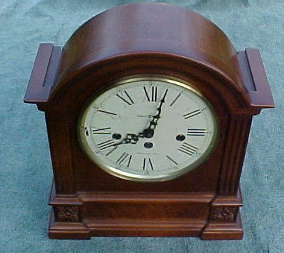 HOWARD MILLER Zeeland MI Mantle Clock Retired 340 020A + Chimes & Key 