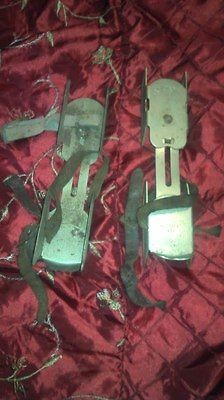 antique ice skates in Primitives