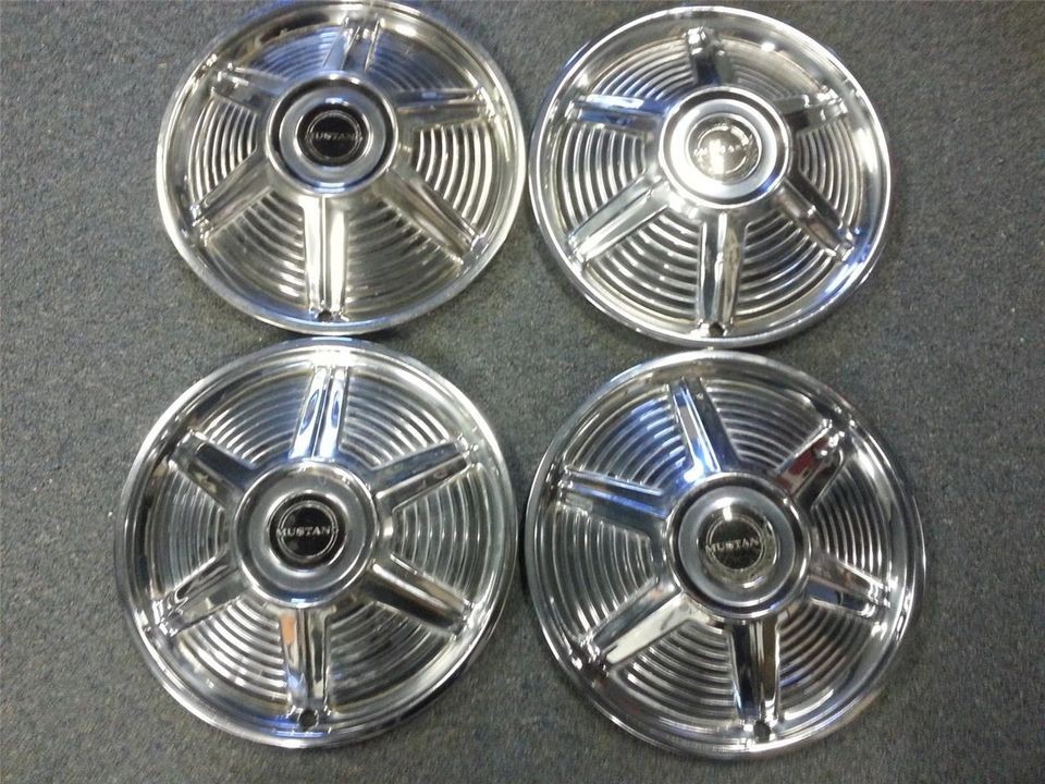 vintage mustang hubcaps in Vintage Car & Truck Parts