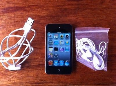 iPod touch 4th Generation Black 8 GB w/USB headphones bundle