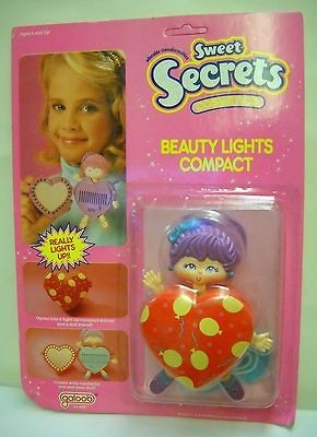   1694 NRFC Vintage Galoob Sweet Secrets Lips Beauty Lights Compact Doll