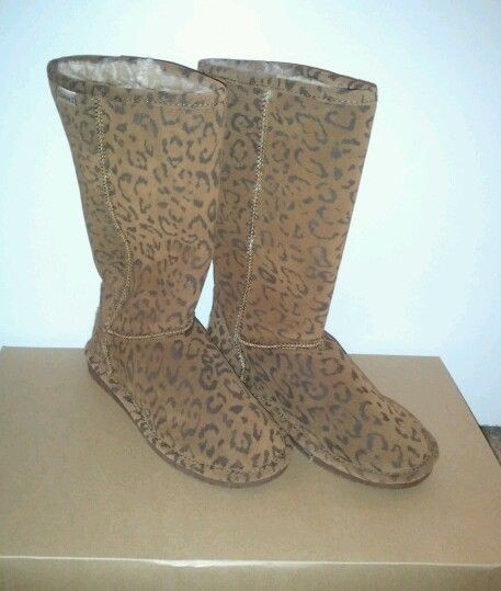 Womens bearpaw boots sz7