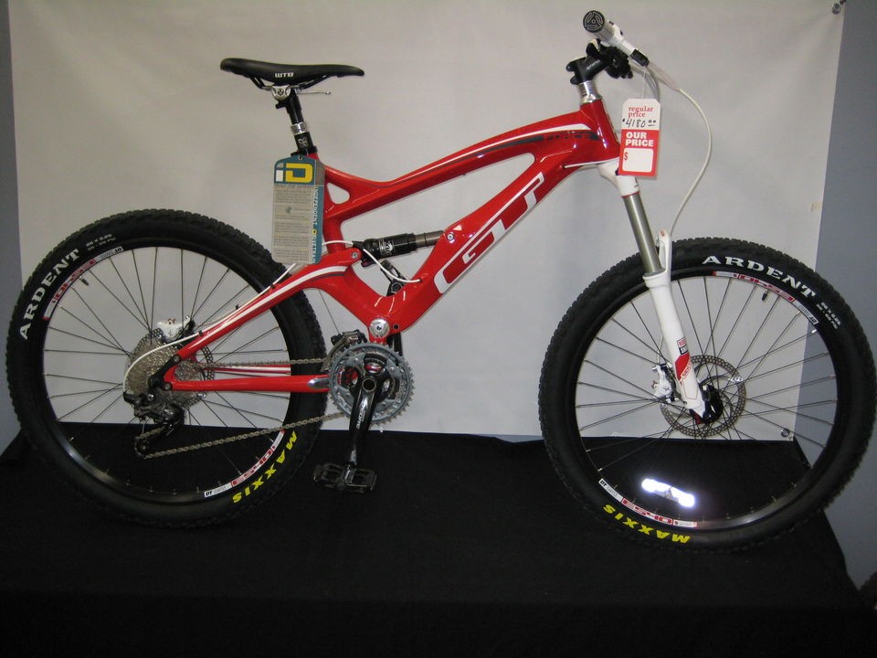 NEW 2012 GT FORCE CARBON SPORT MOUNTAIN BIKE MEDIUM