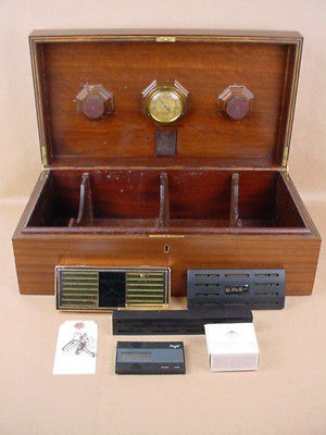 Cigar Humidor Beauti​ful Vintage Wooden Humidor 10x10x17 Nice