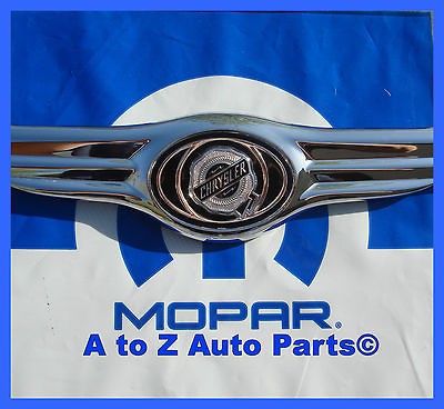 NEW 2005 2010 Chrysler 300 TRUNK WING With BLACK Medallion /Emblem 