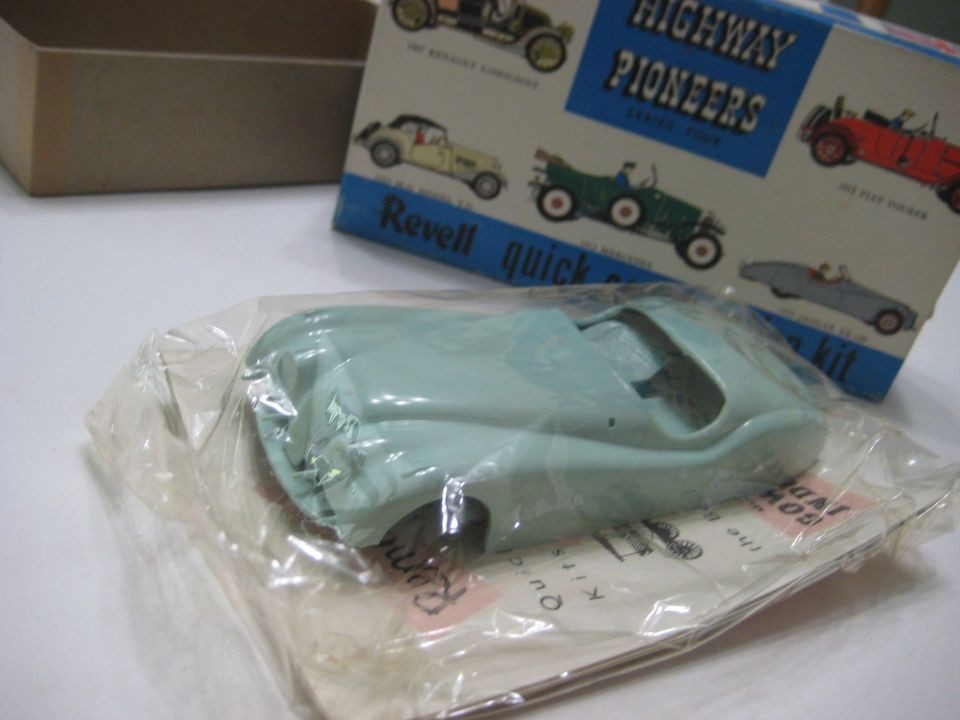 Revell Highway Pioneers Jaguar XK120 1953 Plastic Quick Construction 