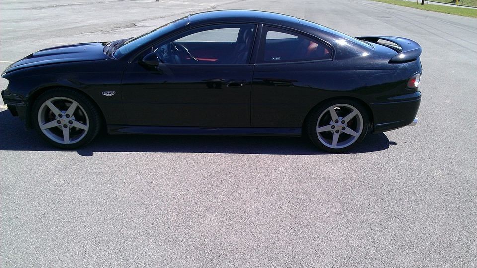 06 Pontiac GTO, 35K miles, LS2 w/ 6 speed manual, black w/ red 