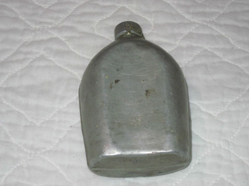 VINTAGE WW1 LF&C CO. CANTEEN DATED 1918 WITH CAP AND CHAIN