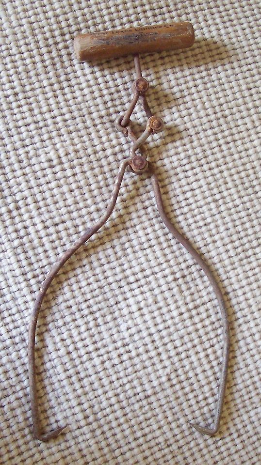   Steel Wire Ice Tongs Wood Handle West Texas Utilities WTU Menard TEXAS