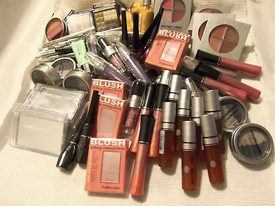 WHOLESALE COSMETIC 120PC MARY KATE AND ASHLEY LOT