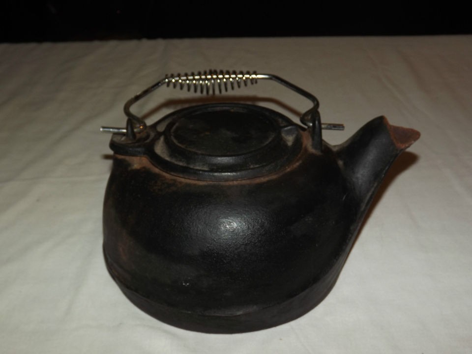 VINTAGE KITCHEN OLD METAL CAST IRON HEAVY 8 1/2 POUND TEAPOT KETTLE