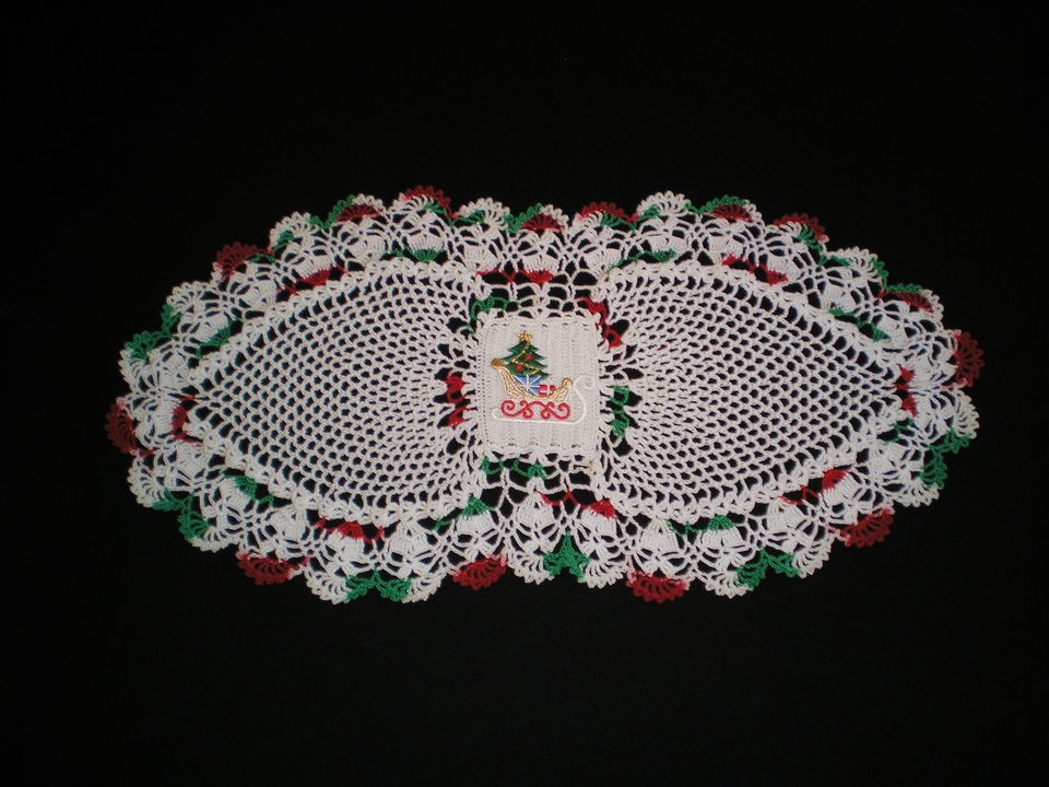 CROCHETED OVAL DOILY CHRISTMAS ESSANCE