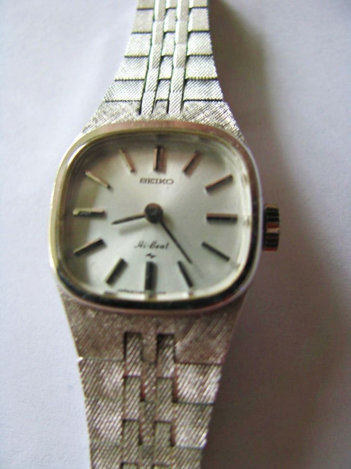 SEIKO Hi Beat 17 Jewels WOMANs Ladys White GOLD Plated (WGP) WRIST 