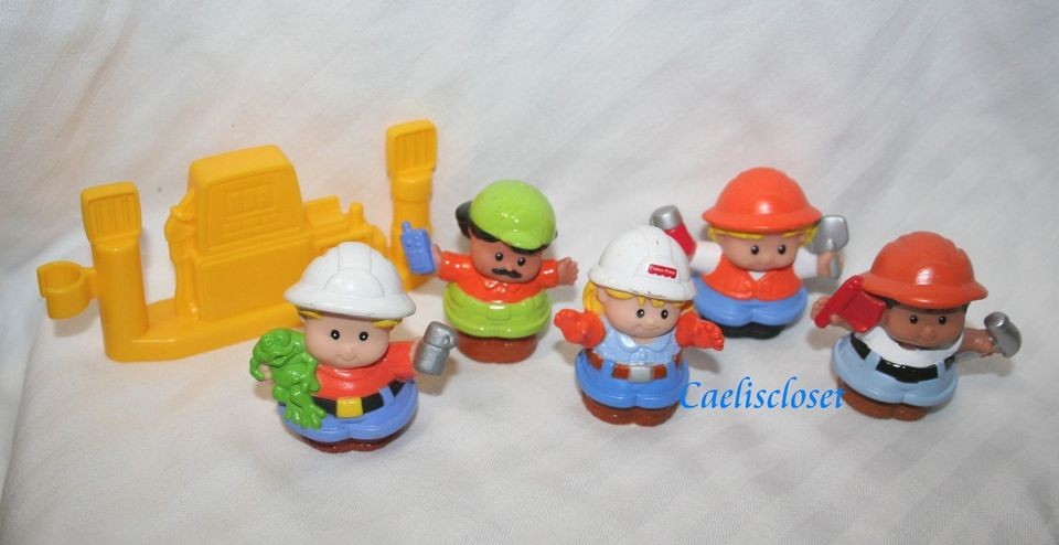 Fisher Price Little People CONSTRUCTION Workers Fuel Pump Fence Lot