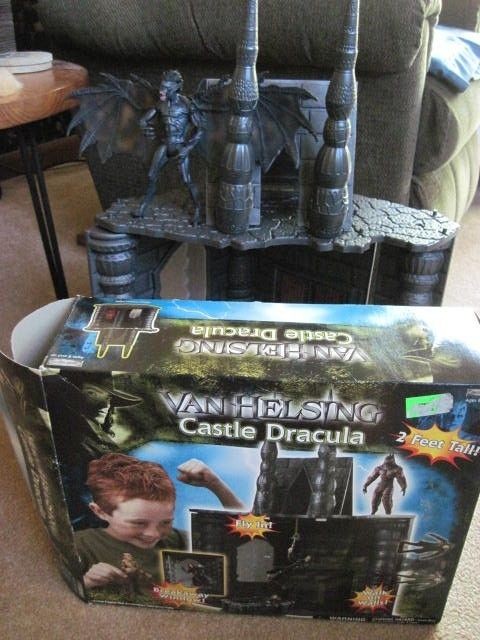   HELSING MONSTER CASTLE DRACULA PLAYSET W/ 3 FIGURES FRANKENSTEIN BEAST