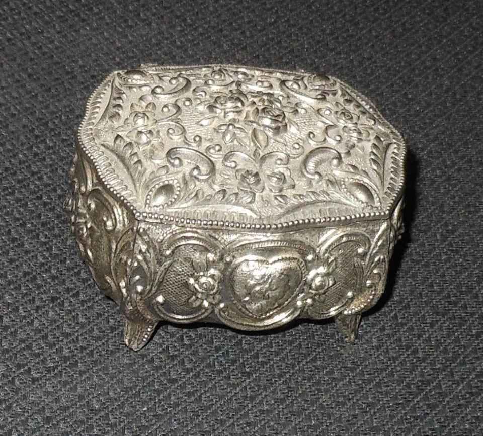 OLDER PEWTER TRINKET BOX / PEWTER SNUFF BOX w/ HINGED LID & FLORAL 