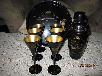   SET OF 6 BLACK AND GOLD   LAQURED SAKE/ MARTINI GLASSES WITH TRAY