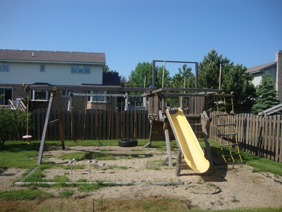 RAINBOW PLAYSET PLAY SET SWINGSET DARK GREEN FLAGS EUC