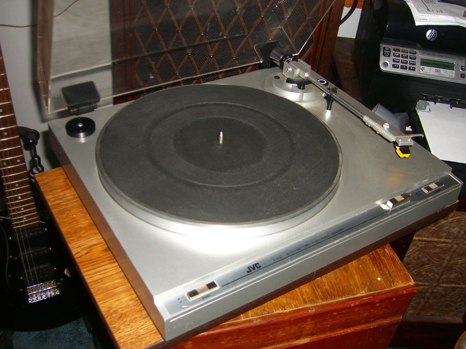 JVC Auto Return Turntable System L A21