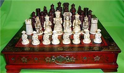 Collectibles Vintage 32 chess set and rosewood table