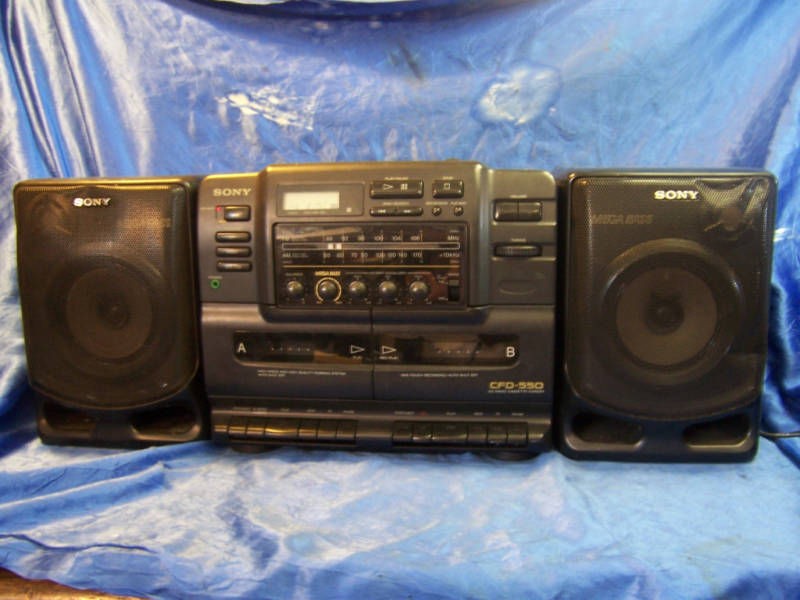 SONY CFD 550 CASSETTE/RADIO STEREO boombox vintage noCD