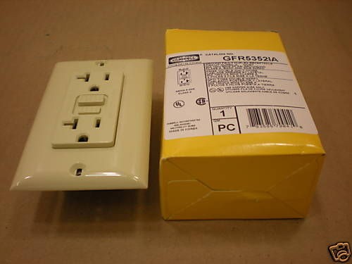 NIB HUBBELL GFR5352IA NEMA 5 20R DUPLEX RECEPTACLE