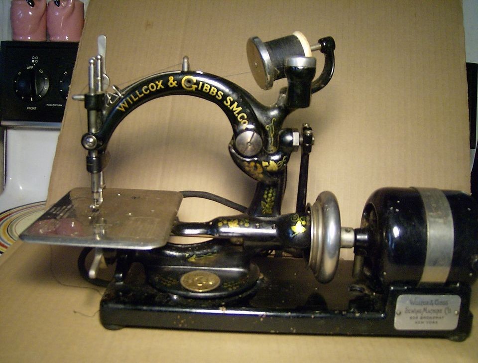 RARE ANTIQUE WILCOX & GIBBS SEWING MACHINE & ATTACH.