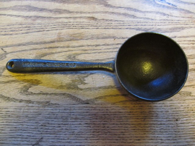 VINTAGE ELECTRIC CHEMICAL CO. LEAD LADLE