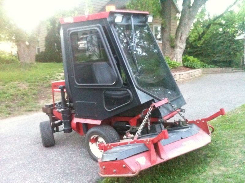 Toro Groundsmaste​r 345 Hydraulic Sweeper & Lawn Tractor