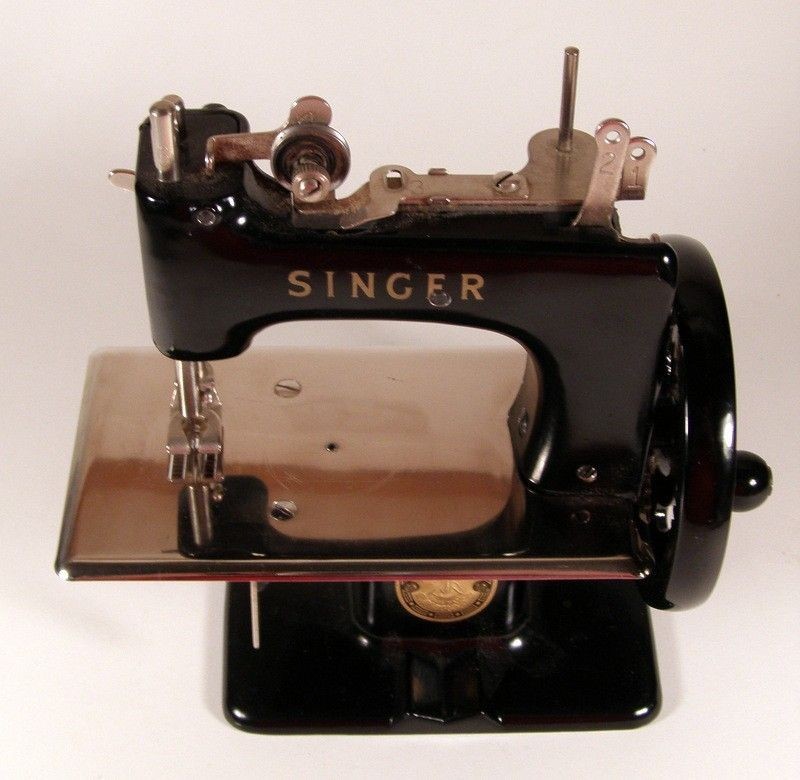   1950s Singer Sewhandy Mini Sewing Machine with Original Box & Booklet