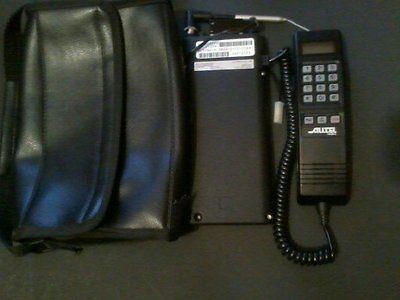 Vintage ALLTEL Motorola Car Cellular Cell Phone And Bag