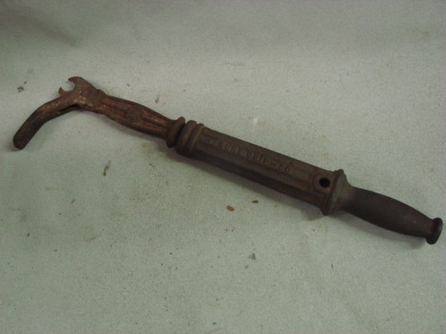 VINTAGE CRESCENT NO. 56 SUREGRIP NAIL PULLER MADE IN USA