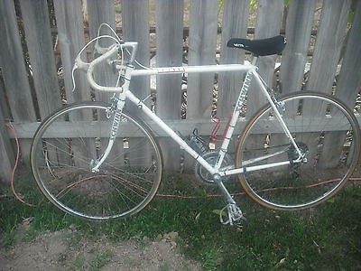 Vintage SCHWINN Le Tour WHITE road bike 12 SPEED Mens SHIMANO WEINMANN 