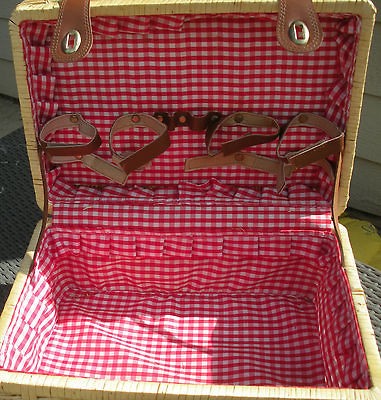 vintage picnic basket in Picnic Baskets & Backpacks