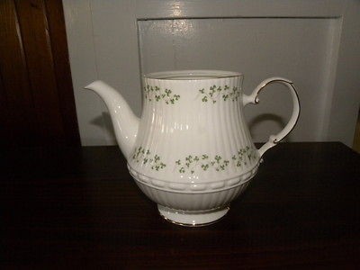 ROYAL TARA GALWAY IRELAND 6 CUP SHAMROCK TEAPOT NO LID