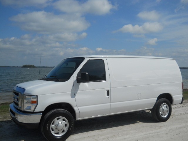   250 CARGO   LOADED   CLEAN FLORIDA VAN   NO ACCIDENTS ORIGINAL PAINT