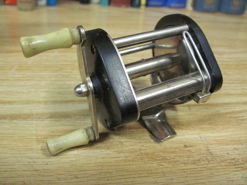   BAIT CASTING REEL VIKING NoV7361 FRESH WATER FISHING COLLECTABLE