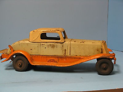 1930s Girard Pressed steel wind up toy car