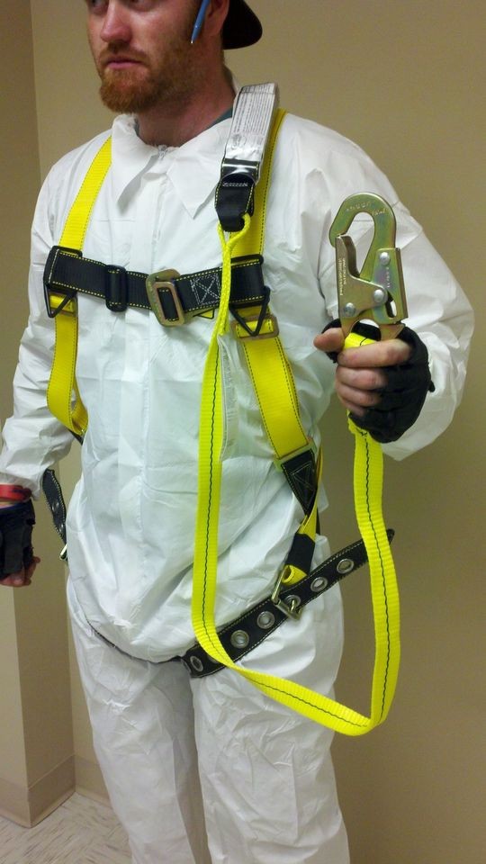 NEW FALL PROTECTION SAFETY HARNESS & LANYARD KIT (AA BAGG)