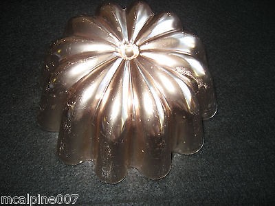   CUP FLOWER SHAPED MIRRO COPPER  TONE ALUMINUM JELLO MOLD DECOR