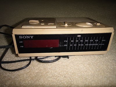 Sony Dream Machine Alarm AM/FM Radio Digital Clock Dual Alarms Auto 