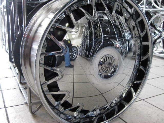 28 DAVIN MILAN HIGHLIGHT SPINNERS W/ 275/25/28 295/25/28 DONK 