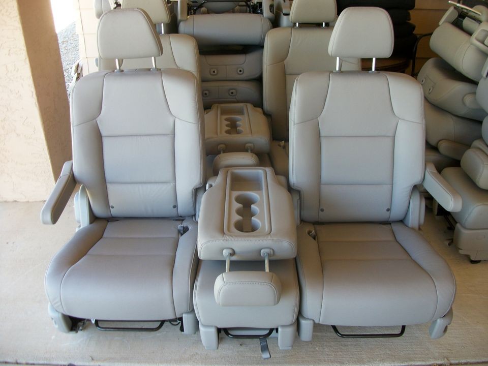   ODYSSEY second row 2 BUCKET SEATS & MIDDLE SEAT CONSOLE GRAY LEATHER