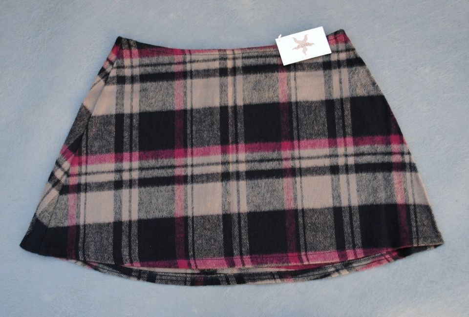 NWT Super Cute Iris Preis Los Angeles Black Red & Beige Plaid Mini 