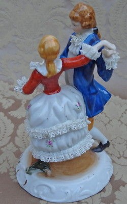   VINTAGE KITSCH PORCELAIN DANCING COUPLE VINTAGE CHINA FIGURINE DOLL