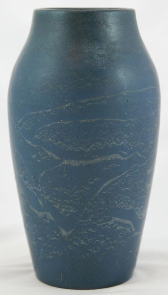 HAMPSHIRE 8.75 ARTS & CRAFTS VASE IN VEINED MATT BLUE GLAZE MINT