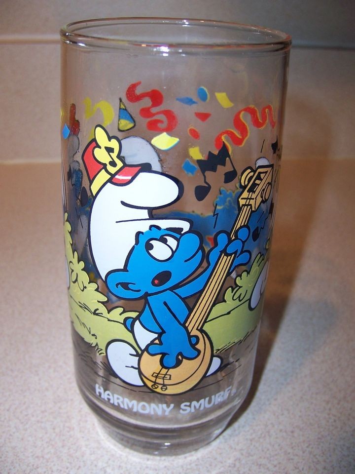 1983 16 OZ WATER GLASS HARMONY SMURF BY PEYO