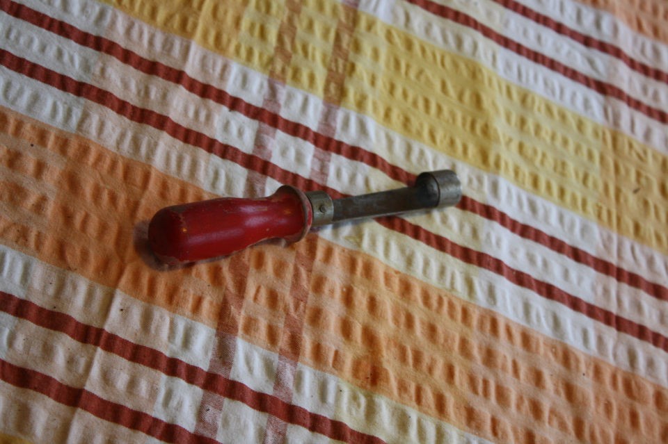 Vintage Apple Corer – Red Handle – Shabby