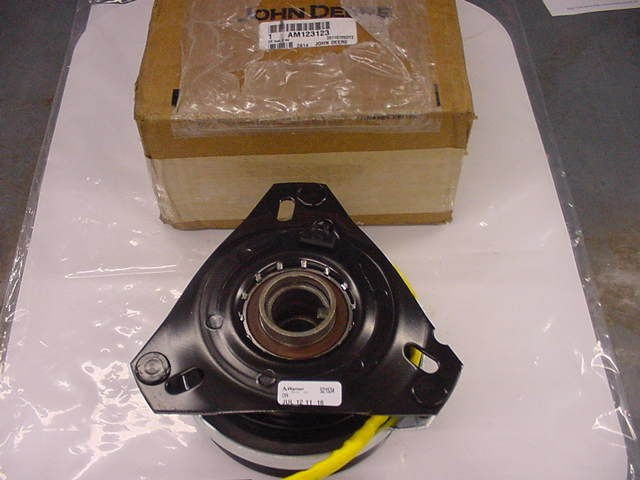 JOHN DEERE PTO CLUTCH AM123123 180 185 LX186 GS25 GS30 GS45 GS75