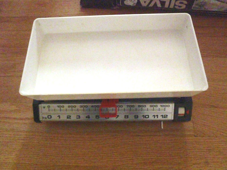 NICE VINTAGE KITCHEN SCALE SILVA 2 KOVOZAVODY SEMILY WITH TRAY 